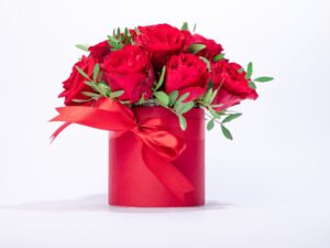 Raudonų rožių dėžutė